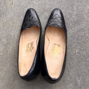 Women's Salvatore Ferragamo Pumps in Dark Blue Leather Alligator Embossed Detail
